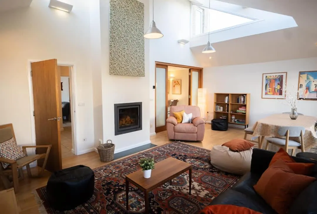 Stylish 3-Bedroom Detached Home In Cambridge 0*, Кембридж Великобритания